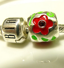 trollbead red flower